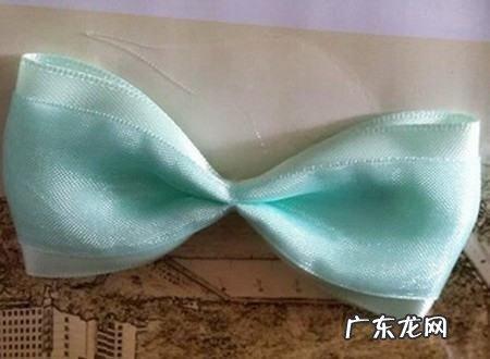 皮筋怎么打蝴蝶结,怎么用一根绳子变成蝴蝶结皮筋