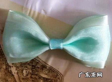 皮筋怎么打蝴蝶结,怎么用一根绳子变成蝴蝶结皮筋