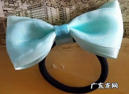 皮筋怎么打蝴蝶结,怎么用一根绳子变成蝴蝶结皮筋