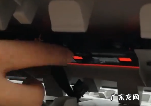 ix35刹车灯怎么样拆,现代领动高位刹车灯怎么拆