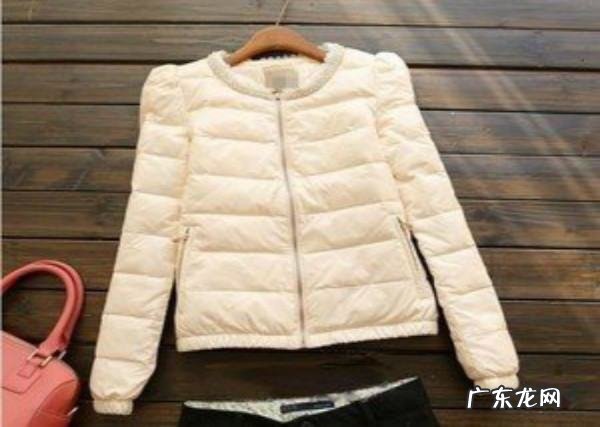羽绒服染上颜色拿什么洗得掉,白色羽绒服服染上颜色怎么去掉