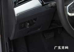 如何踩油门和刹车,油门刹车正确踩法图解