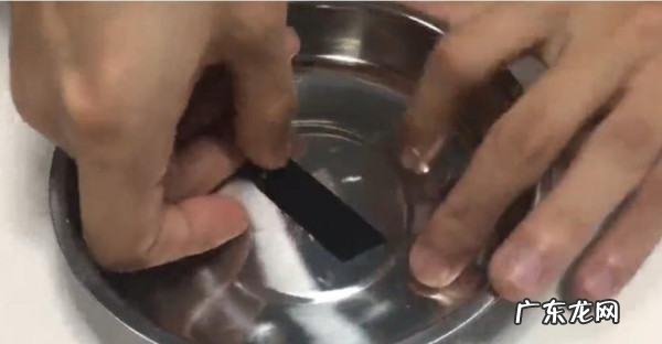 铝合金上的透明胶带的胶怎么去除,如何去除铝合金门上的透明胶痕迹小妙招