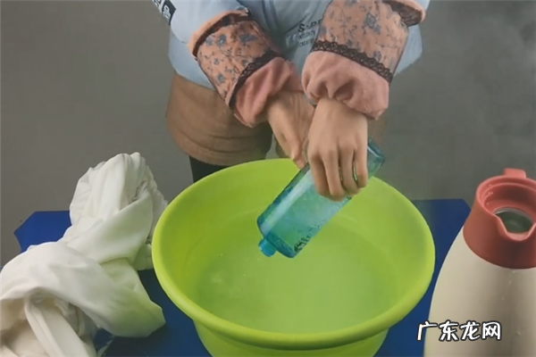 卫衣上面的油渍时间长了怎么洗掉,卫衣上的油渍怎么去除