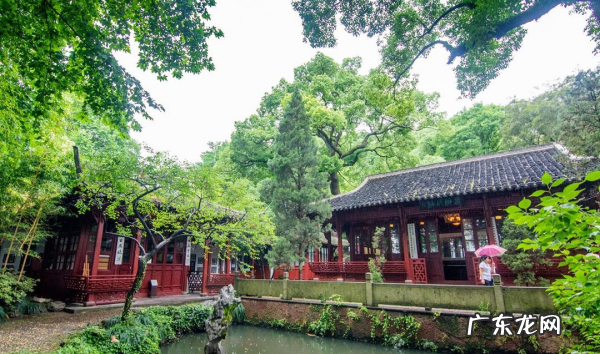 白堤名字的由来,西湖长堤的意思