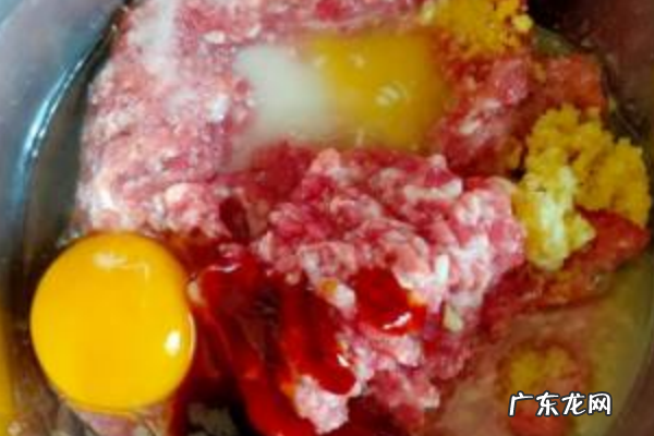 混沌的包法 详细的步骤方法,怎样包馄饨慢动作