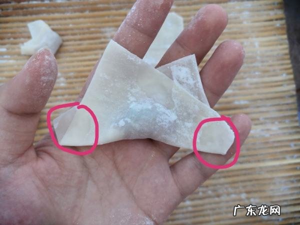 混沌的包法 详细的步骤方法,怎样包馄饨慢动作