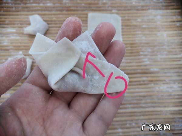 混沌的包法 详细的步骤方法,怎样包馄饨慢动作