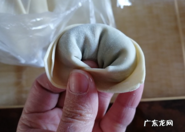 混沌的包法 详细的步骤方法,怎样包馄饨慢动作