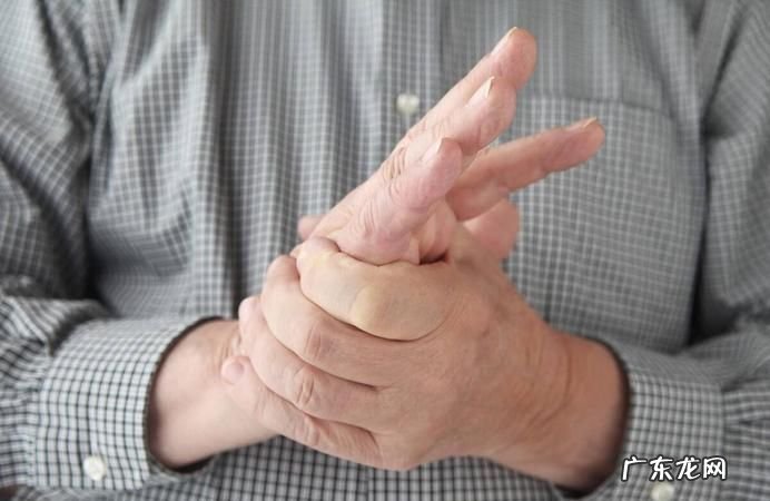 右手小拇指发麻是怎么回事,晚上睡觉两手小拇指和无名指发麻是什么原因
