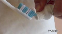 去年棉袄上面的油渍怎么洗掉,棉袄上的油渍怎么去除小窍门