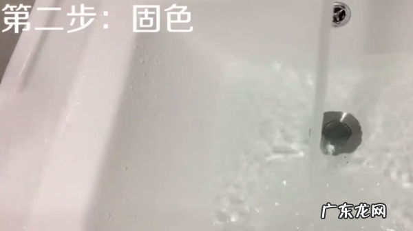 防止牛仔裤掉色的小妙招,新牛仔裤怎么洗不掉色最有效的方法泡多长时问