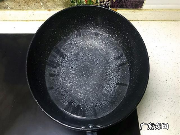 炒锅怎么开锅才不粘,如何开锅不粘锅