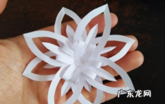 怎么样用餐巾纸折小白花,用餐巾纸怎么做小白花
