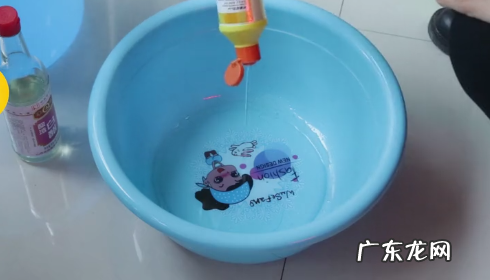 凉拖鞋发黄了怎么清洗,拖鞋发黄了用什么方法可以变白