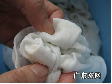 如何去除棉布上的霉斑,白色纯棉衣服被染黑了 怎么办