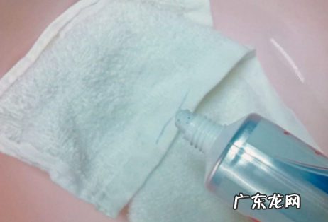 白衣上圆珠笔怎么洗掉,白衬衫有圆珠笔怎样能去除