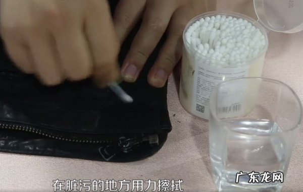 油渍渗入真皮上如何处理,真皮包上溅到油了怎么办