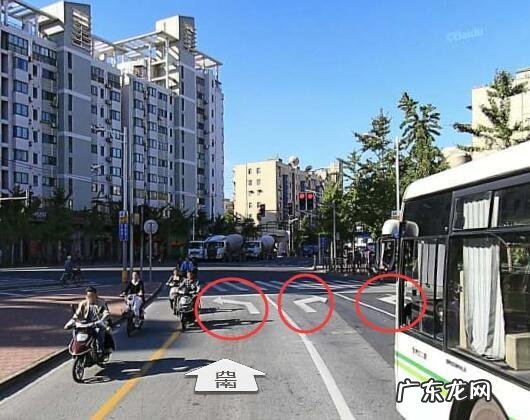y型路口2个红绿灯看哪个,路口两个红绿灯数字一样怎么看图解