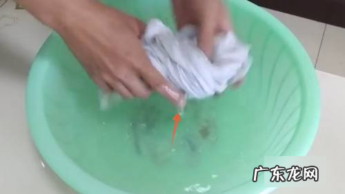 白短袖发黄怎么洗白,白短袖发黄怎么洗白小妙招