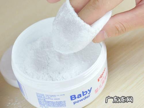 衣物上的油渍如何才能洗干净,衣服的油污怎么清洗干净