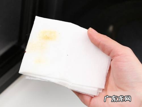 衣物上的油渍如何才能洗干净,衣服的油污怎么清洗干净