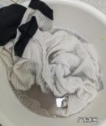 衣物上的油渍如何才能洗干净,衣服的油污怎么清洗干净