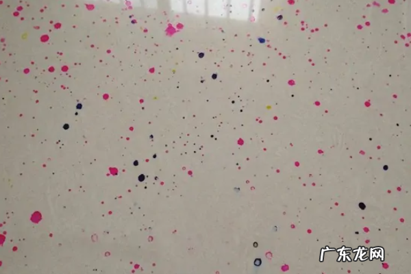 衣服上马克笔怎么去除,衣服上马克笔的痕迹怎样才能消掉小妙招