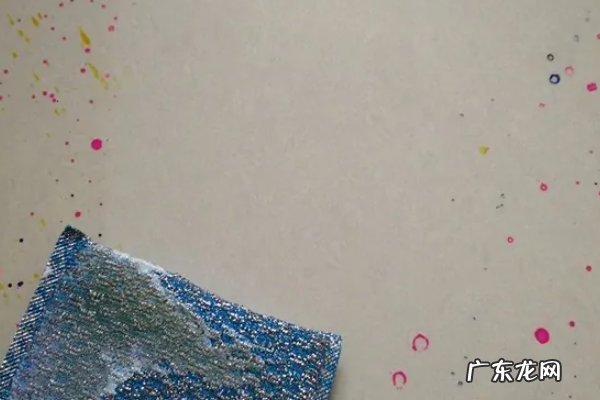 衣服上马克笔怎么去除,衣服上马克笔的痕迹怎样才能消掉小妙招