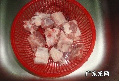 鲍鱼炖排骨汤怎么做,排骨炖鲍鱼汤要怎么炖该加什么