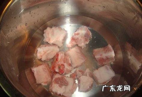 鲍鱼炖排骨汤怎么做,排骨炖鲍鱼汤要怎么炖该加什么