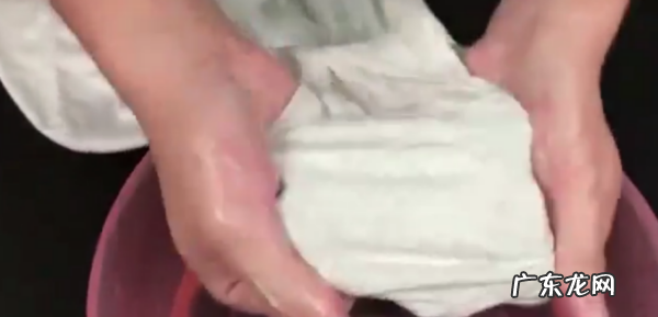 怎么样可以去掉衣服上的油笔道,衣服上划上中性笔道怎么去掉