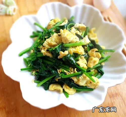 菠菜和鸡蛋怎么炒好吃,菠菜炒蛋怎么做好吃窍门