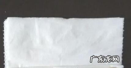 怎么样用餐巾纸折小白花,白花怎么用纸折