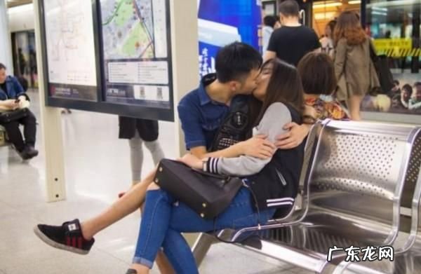 接吻男生有什么反应,接吻男生有什么反应和表现