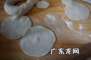 锅贴是什么面,锅贴和面到底是烫面还是冷面