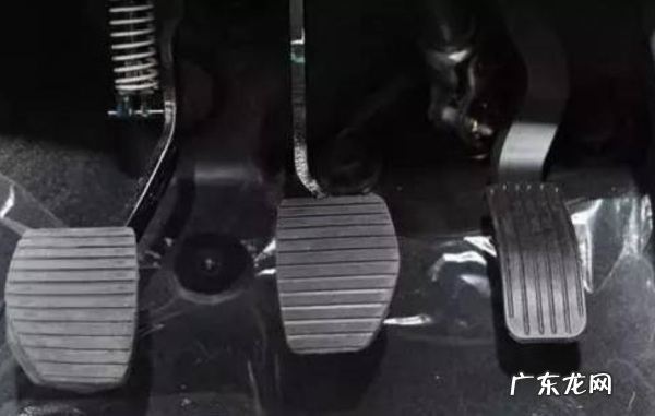 半离合可以轻踩油门,半离合状态可以踩油门