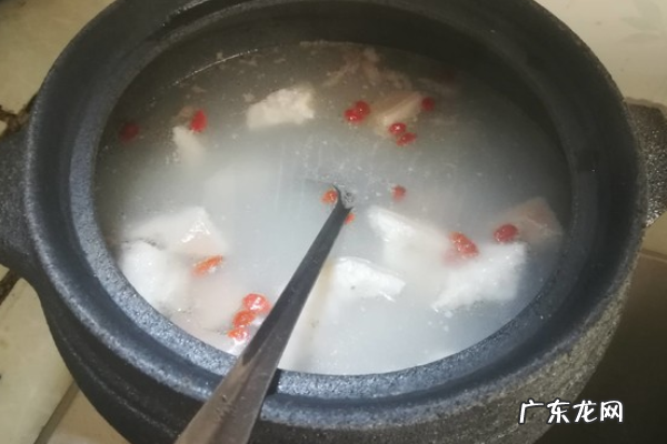 猪蹄怎么炖汤好吃又营养,怎样炖猪蹄汤好喝又营养对伤口好
