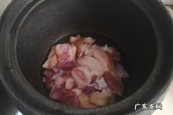 猪蹄怎么炖汤好吃又营养,怎样炖猪蹄汤好喝又营养对伤口好