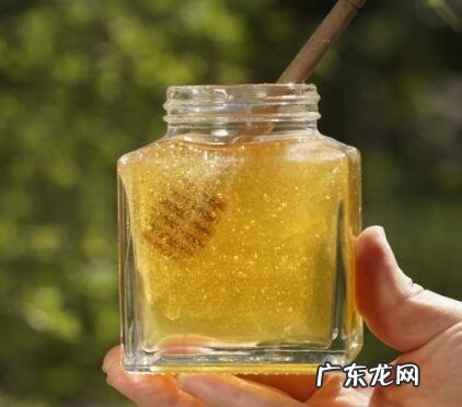 蜂蜜储存需要放冰箱,蜂蜜可以放冰箱里_蜂蜜放冰箱好不好