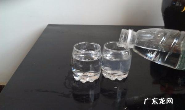 纯粮食酒什么颜色,怎样从商标识别纯粮白酒