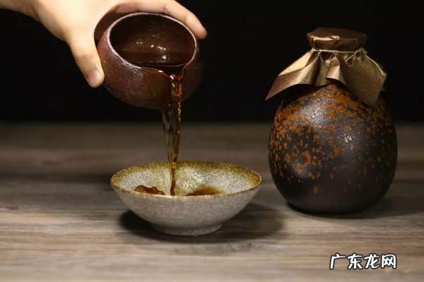 黄酒指的是什么酒,黄酒是什么材料酿造的