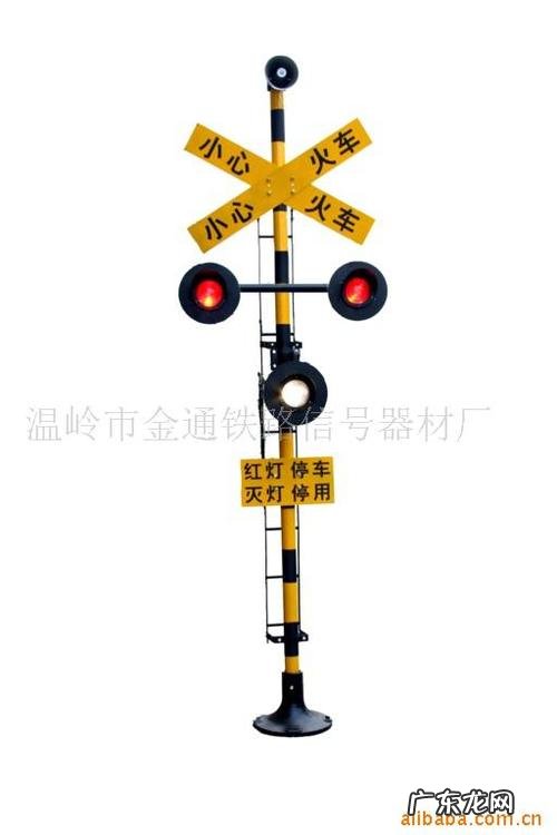 火车也有红绿灯,铁路也有红绿灯绿色信号灯表示这段轨道