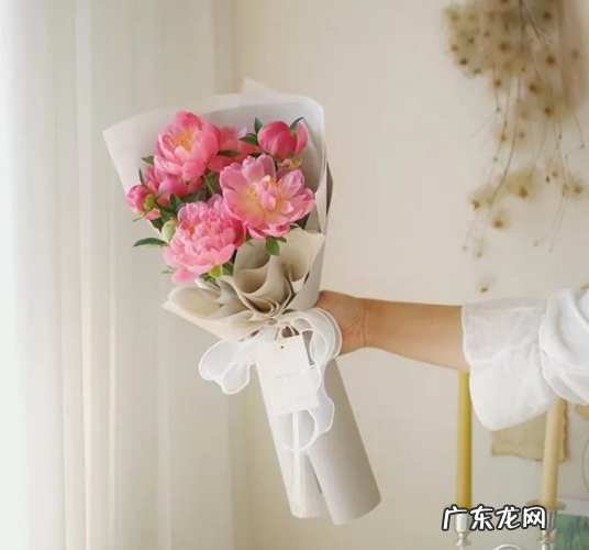 包起来的花束如何保鲜,花店包好的花束怎么保存长久