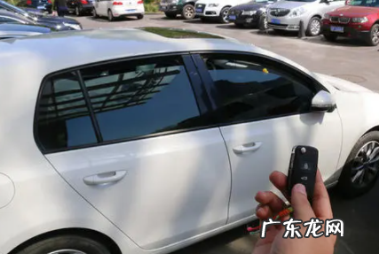 车锁了后备箱还能打开,锁车后后备箱还能打开怎么回事