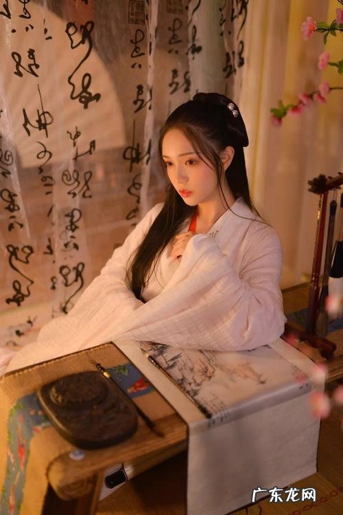 深坐蹙蛾眉的蹙怎么读,蹙眉怎么读