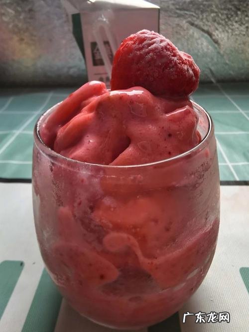 草莓冰沙怎么做,草莓冰沙怎么做好吃又简单
