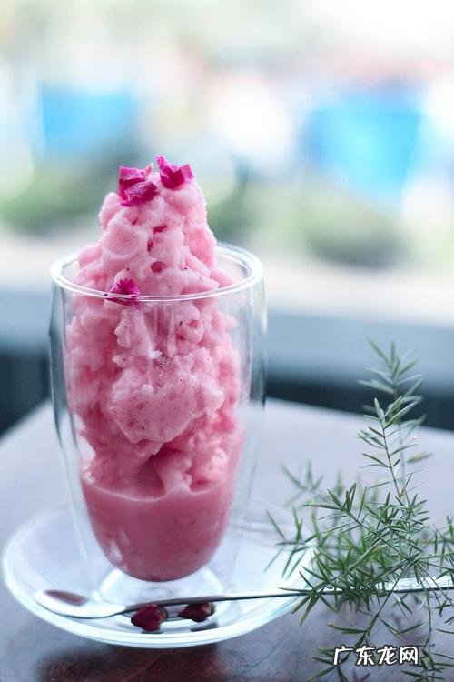 草莓冰沙怎么做,草莓冰沙怎么做好吃又简单
