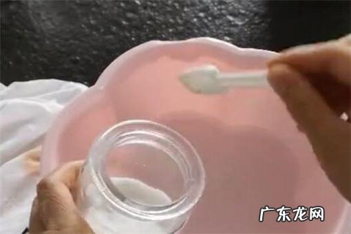 白衣服上番茄汁怎么洗,白衣服沾了番茄酱怎么能洗掉