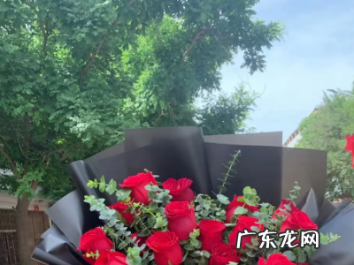 订婚花上卡片写什么字,刚订婚送节礼拿什么东西